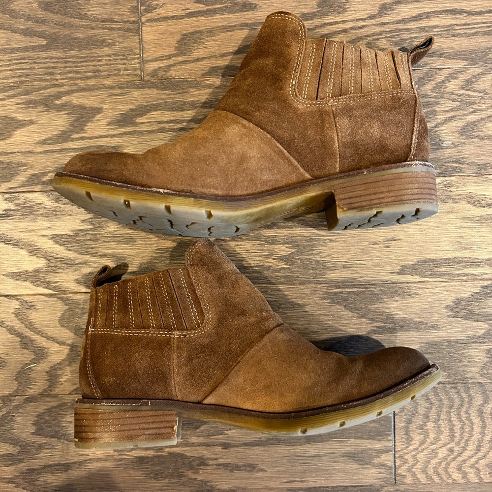 Sofft Brown Leather Chelsea Bellis Booties